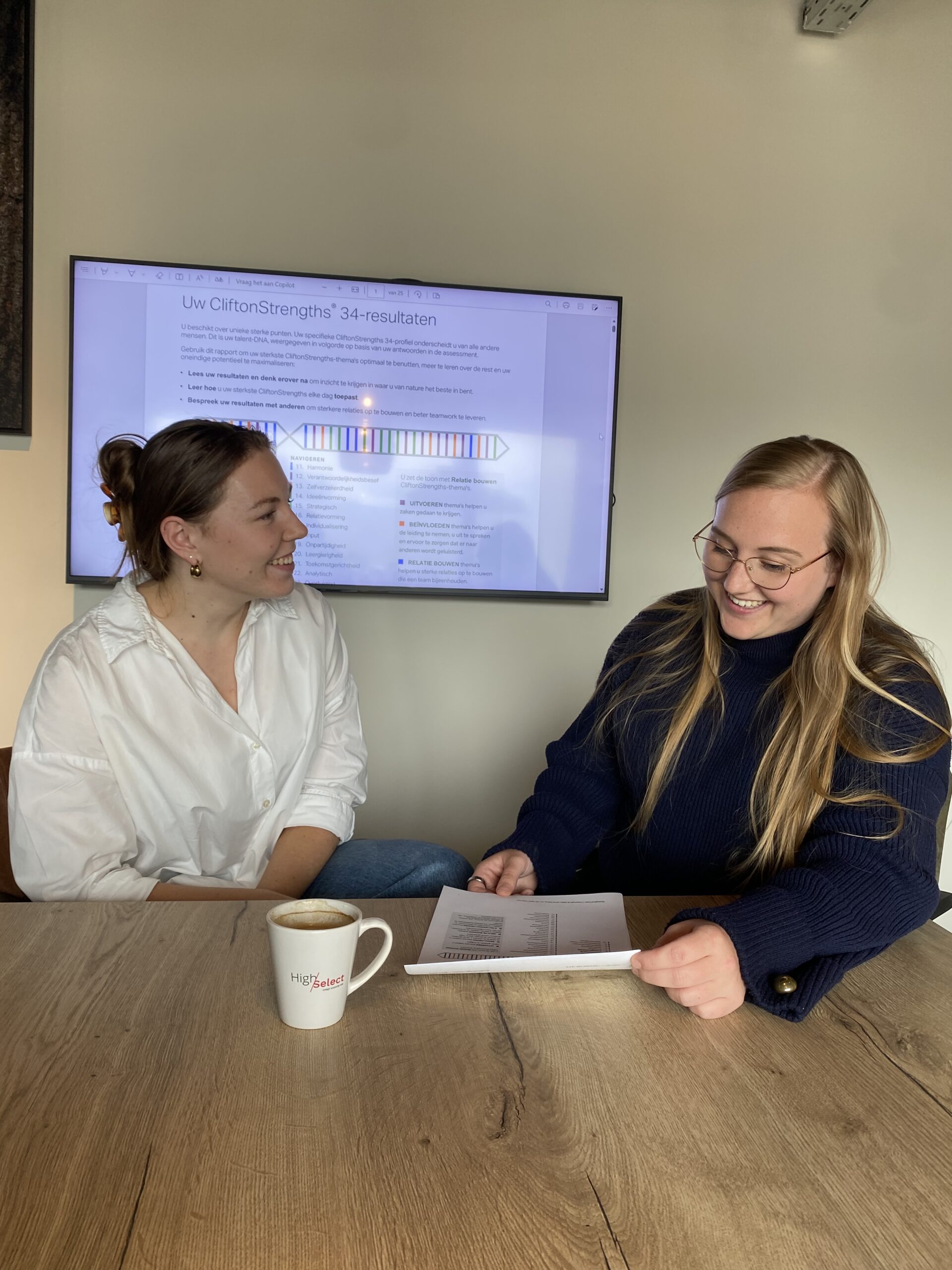 foto Ellen en Karen CS CliftonStrenghts bespreken